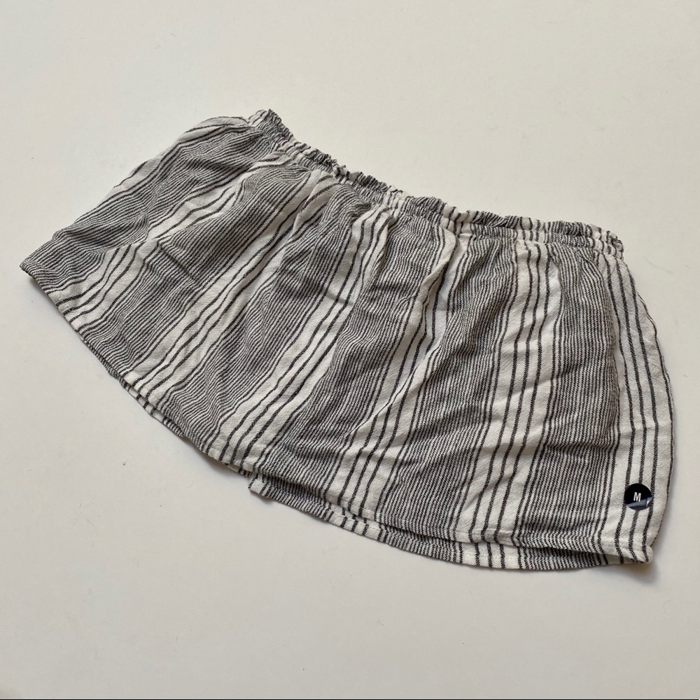 4 for $20 ⚫️ Hollister Ruffle Crop Top